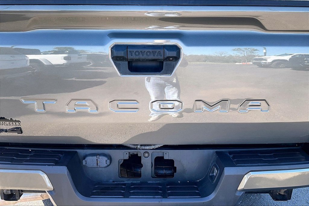 Used 2024 Toyota Tacoma TRD Sport AWD/4WD image 28