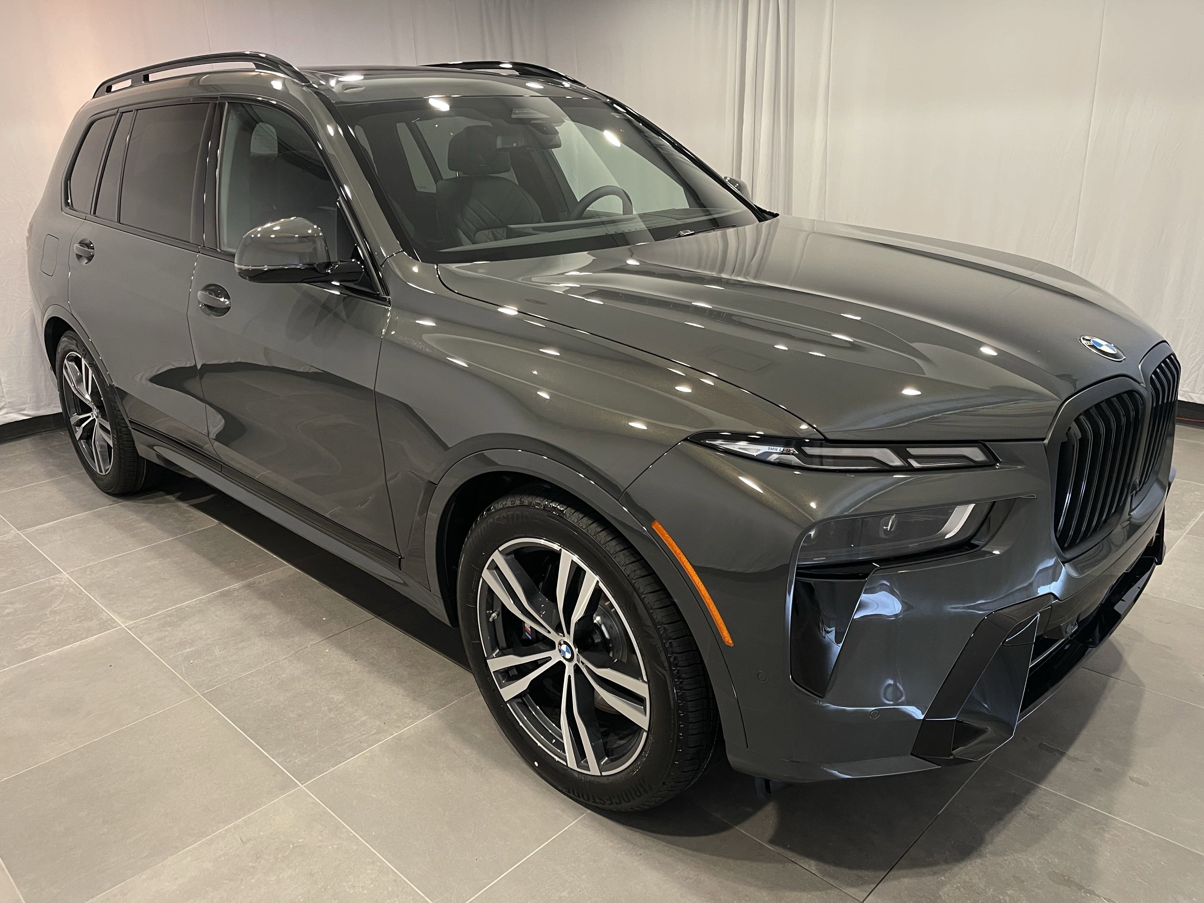 Used 2026 BMW X7 xDrive40i w/ M Sport Package AWD/4WD image 3