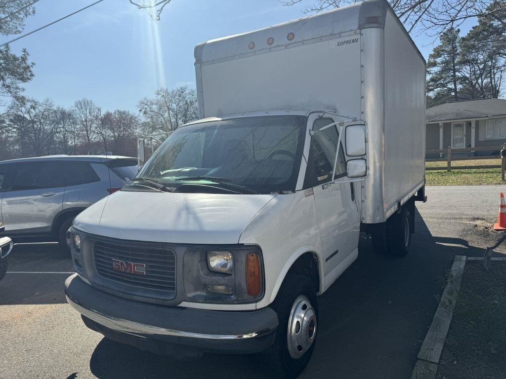 Used 2002 GMC Savana 3500 RWD image 2