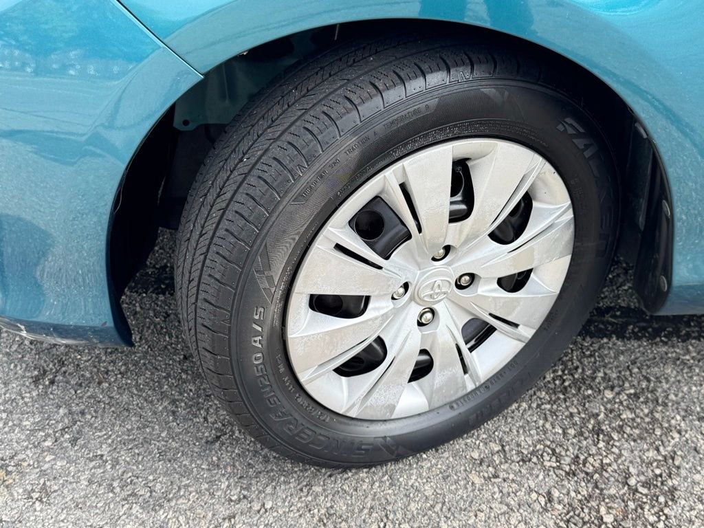 Used 2012 Toyota Yaris LE image 31