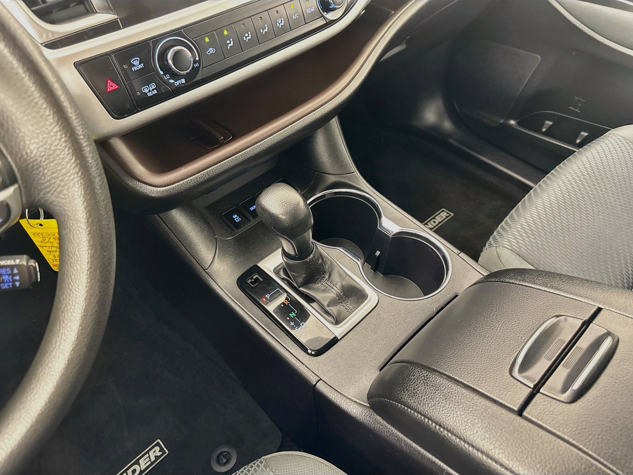 Used 2019 Toyota Highlander LE AWD/4WD image 19