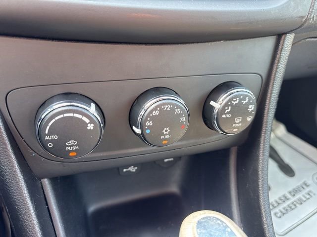 Used 2013 Dodge Avenger SXT w/ Rallye Appearance Group FWD image 19