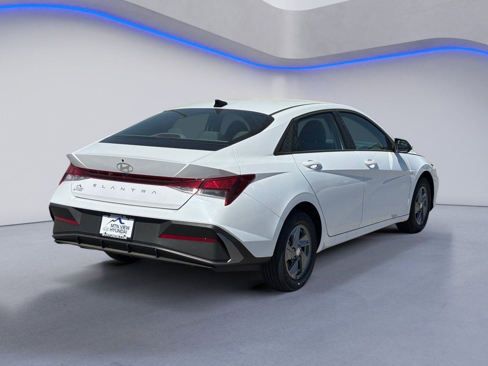 New 2026 Hyundai Elantra SE image 3