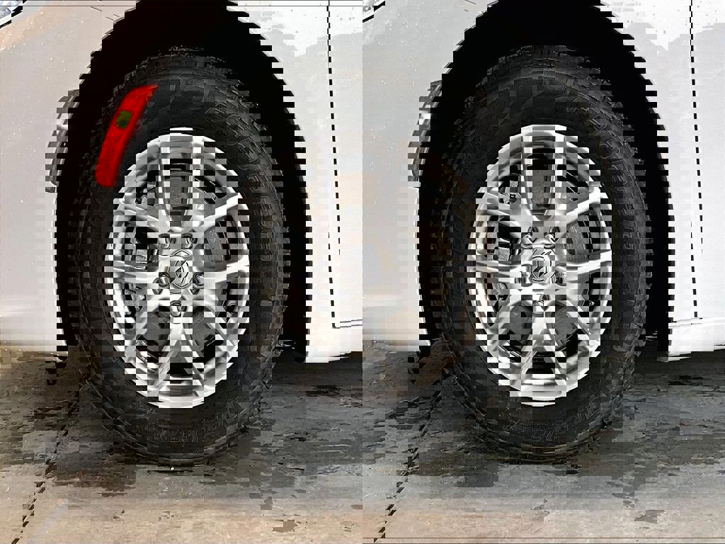 Used 2023 Chrysler Pacifica Touring-L image 7