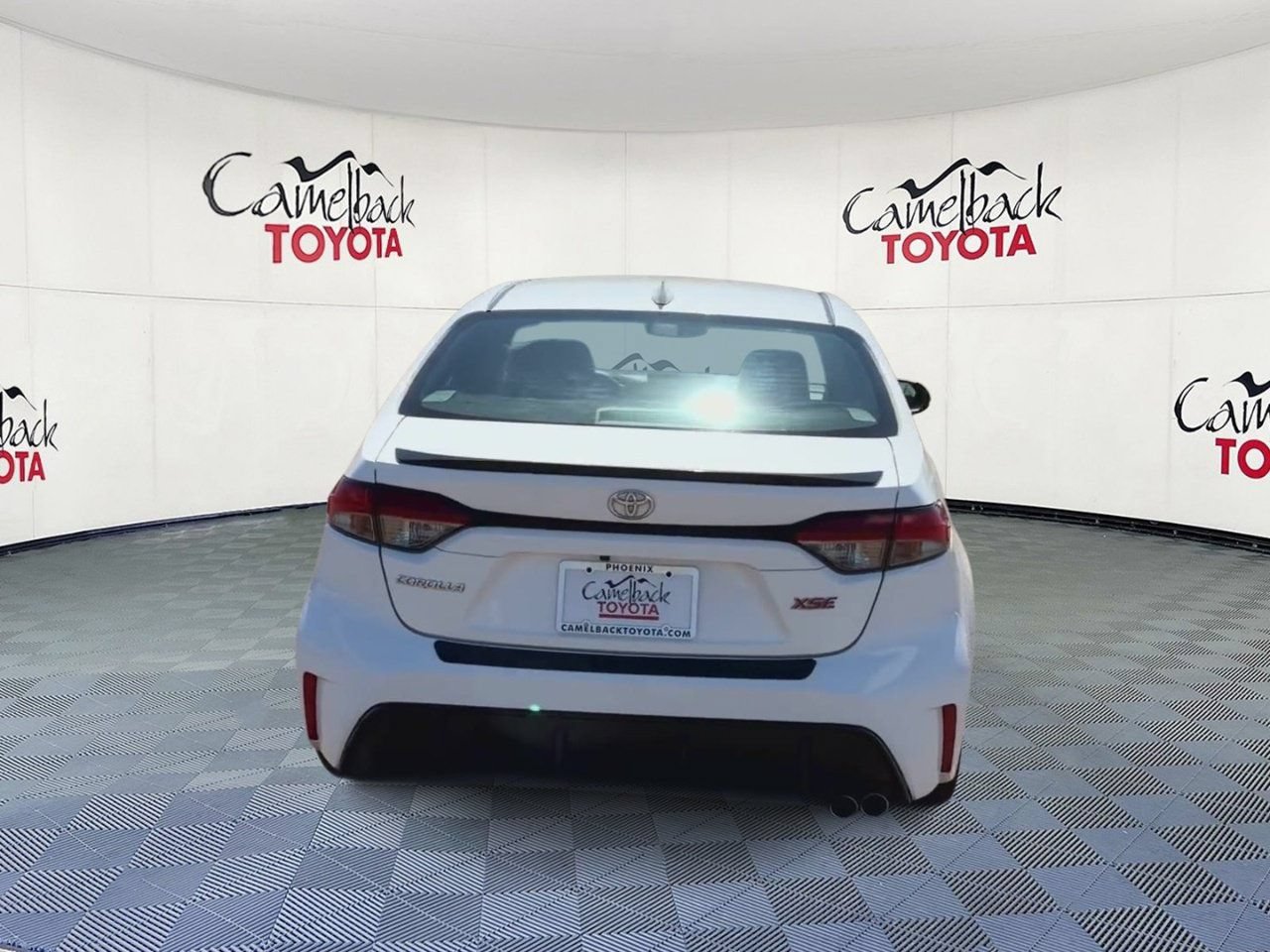 Used 2024 Toyota Corolla XSE FWD image 3