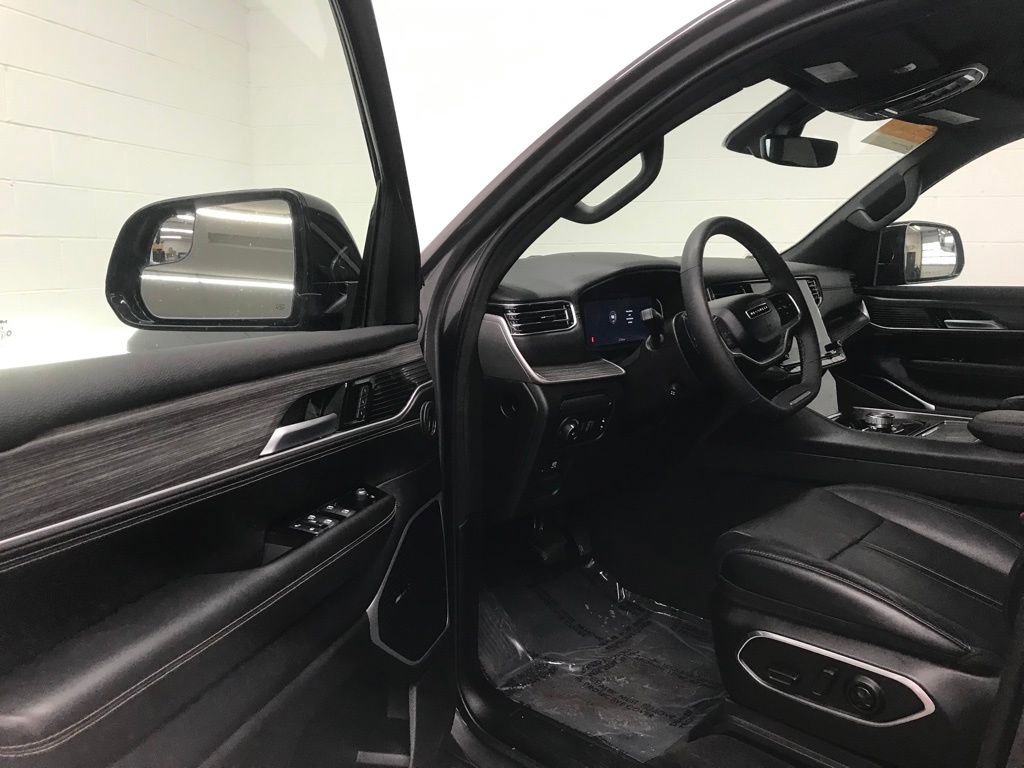 Used 2024 Jeep Wagoneer Series II image 11