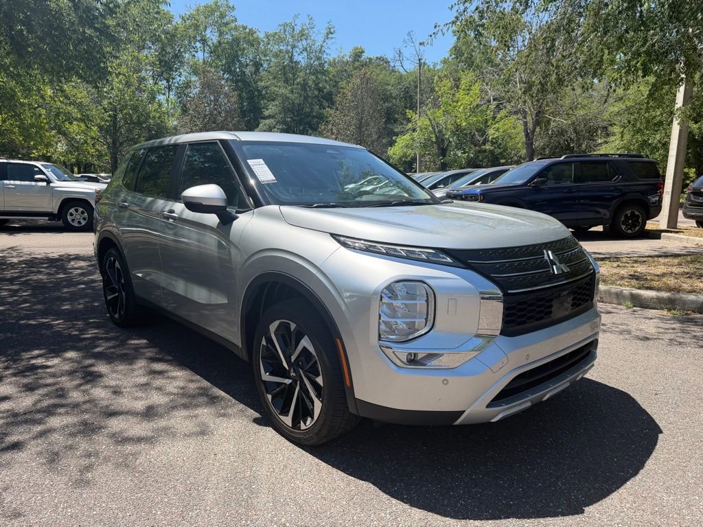 Used 2024 Mitsubishi Outlander SE Black Edition