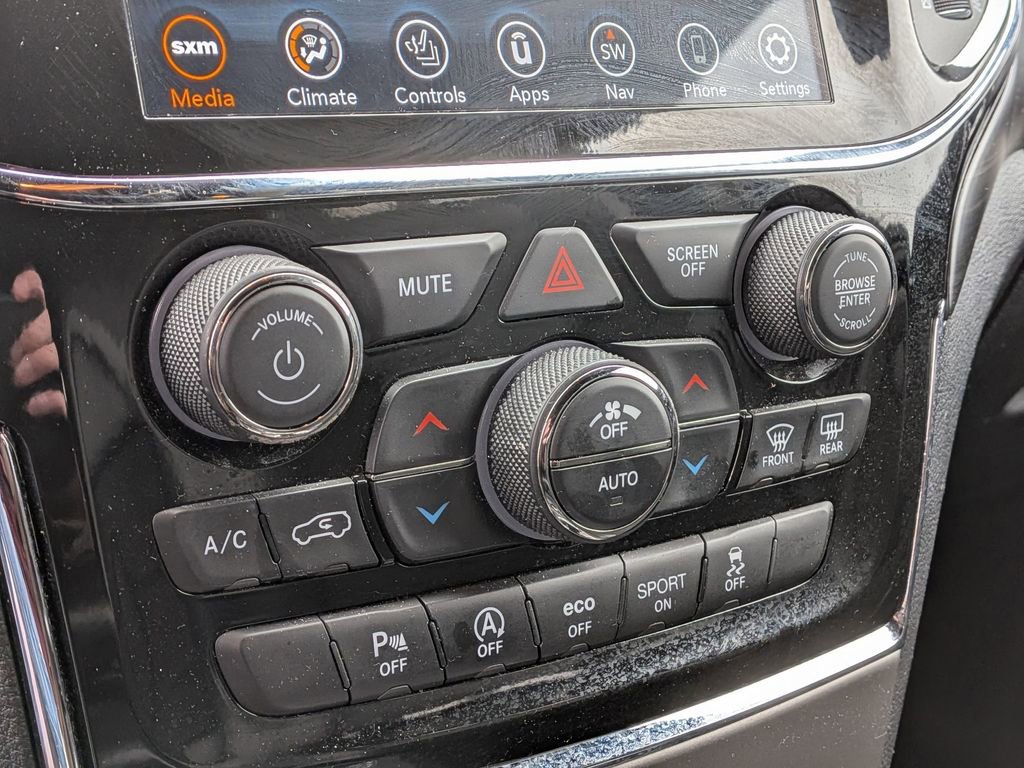 Used 2022 Jeep Grand Cherokee Laredo X image 25