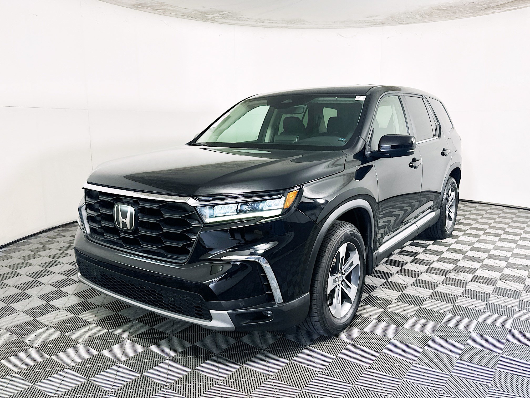 Used 2025 Honda Pilot EX-L image 7