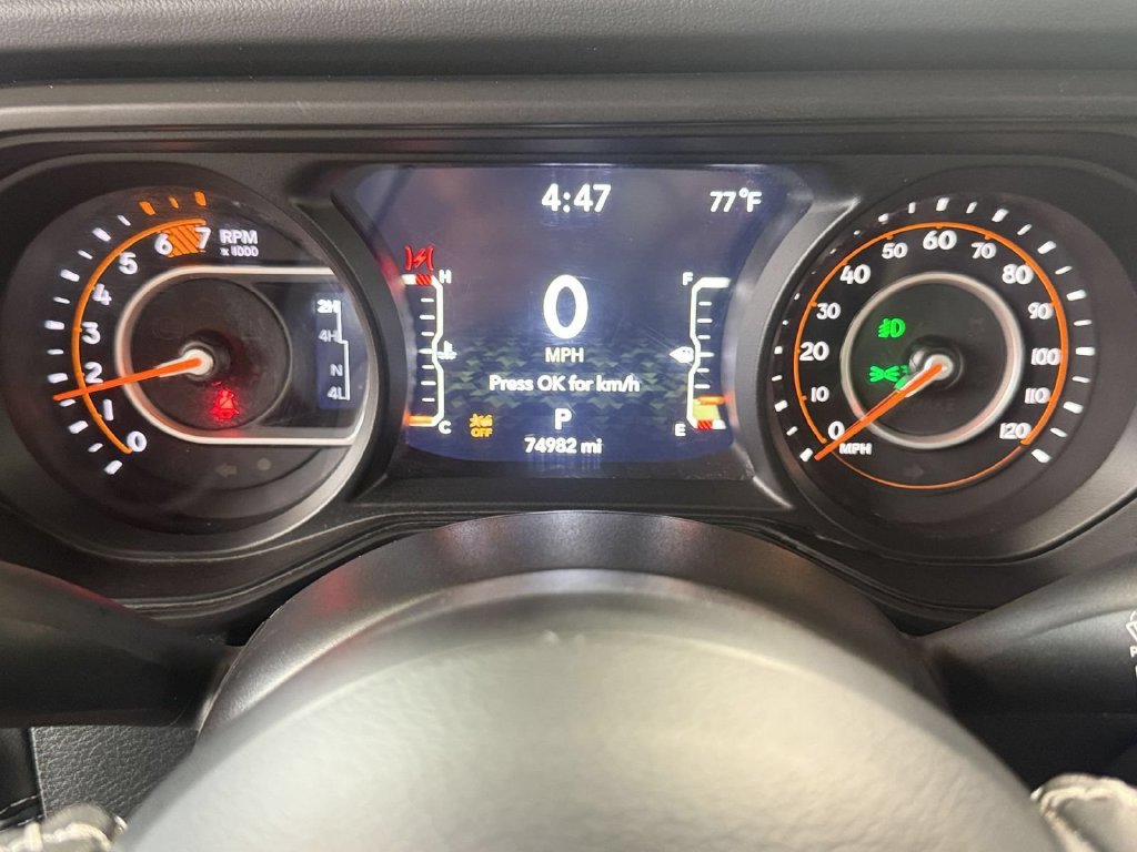 Used 2025 Jeep Wrangler Unlimited Rubicon AWD/4WD image 16