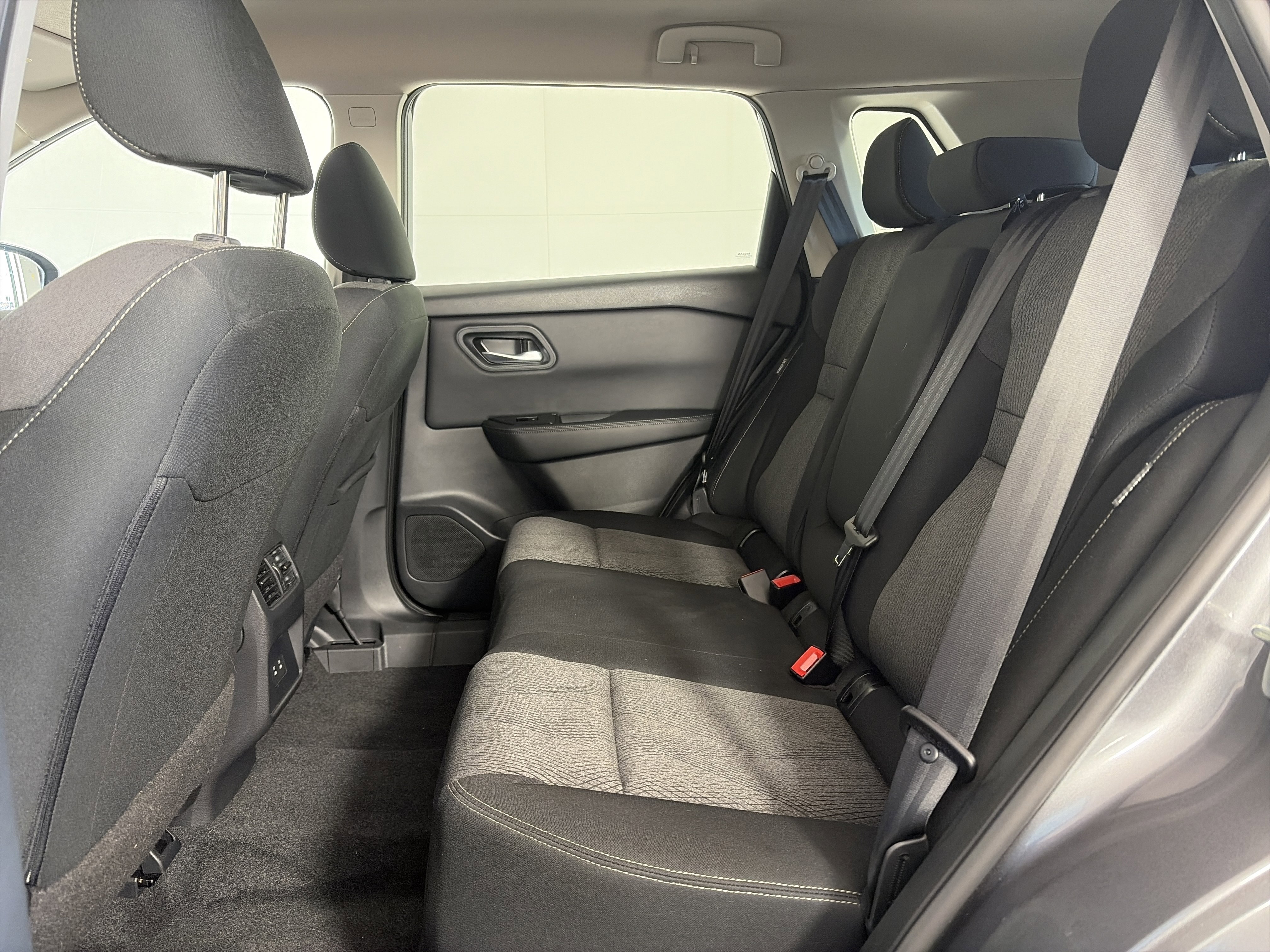 Certified 2025 Nissan Rogue SV image 7