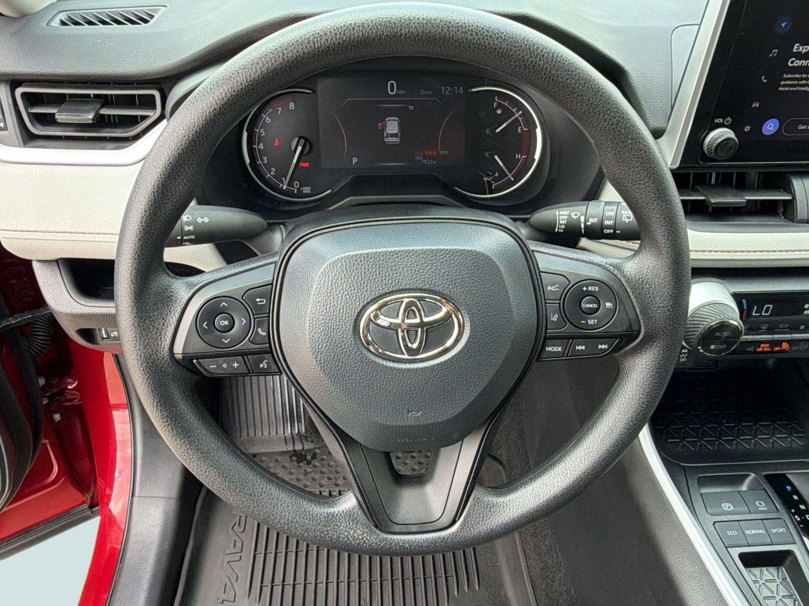 Used 2025 Toyota RAV4 XLE w/ Convenience Package FWD image 16