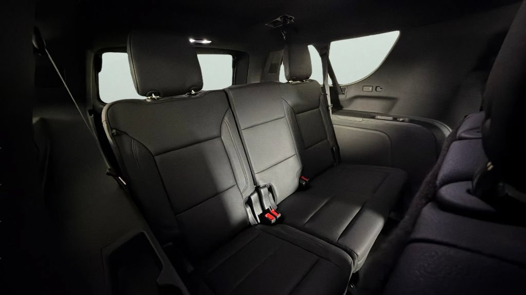 Certified 2025 Chevrolet Suburban LT w/ Comfort Package RWD image 32
