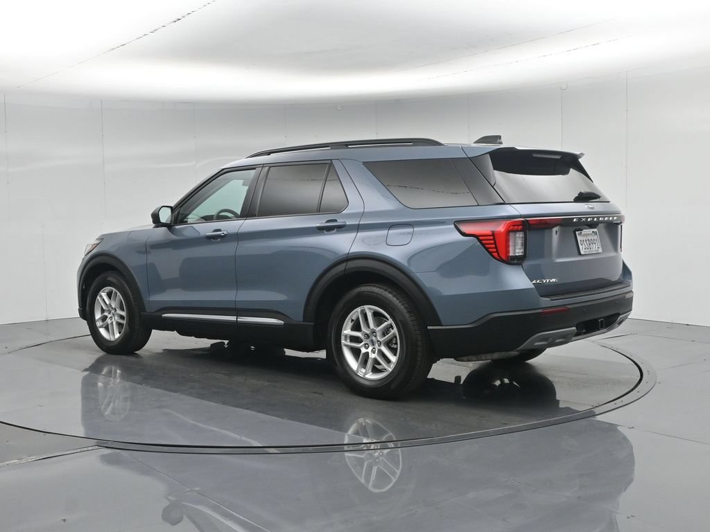 Used 2025 Ford Explorer Active w/ Active Comfort Package RWD image 7