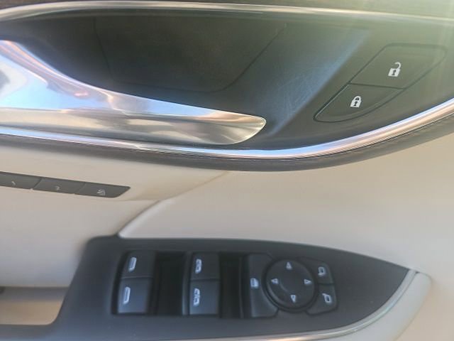 Used 2023 Buick Envision Avenir AWD/4WD image 9