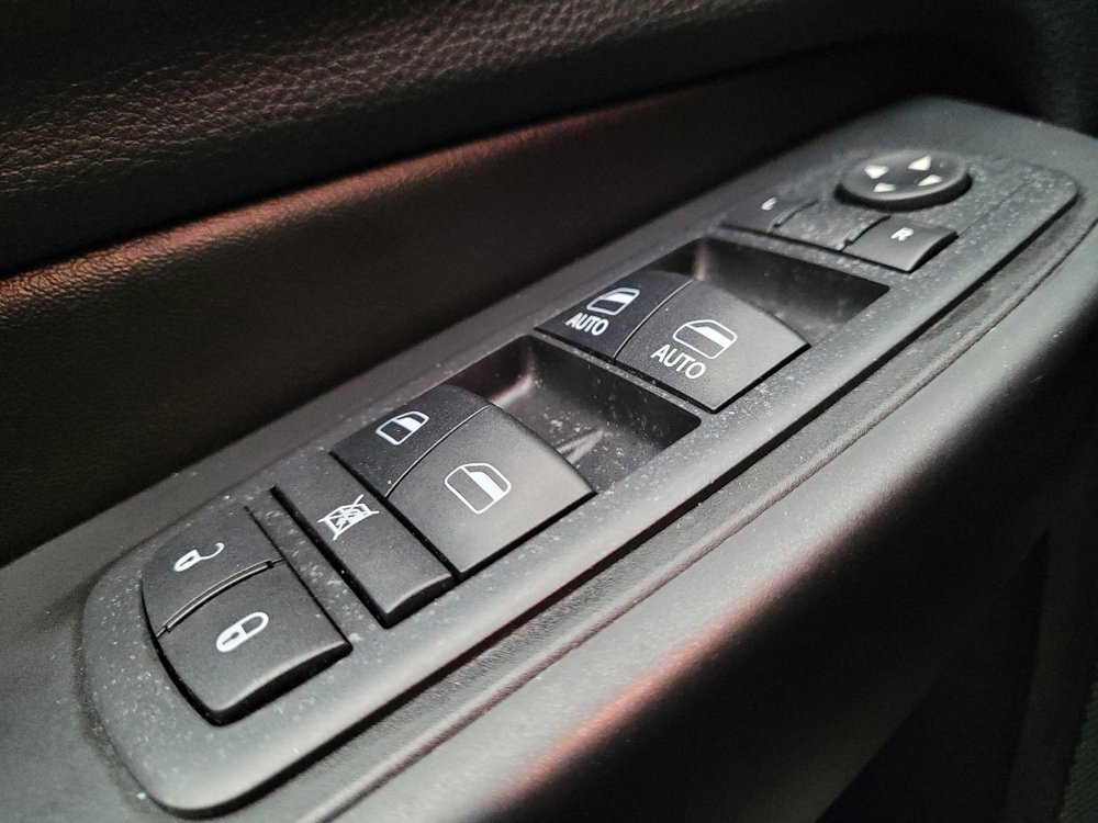 Used 2019 Jeep Cherokee Trailhawk AWD/4WD image 27
