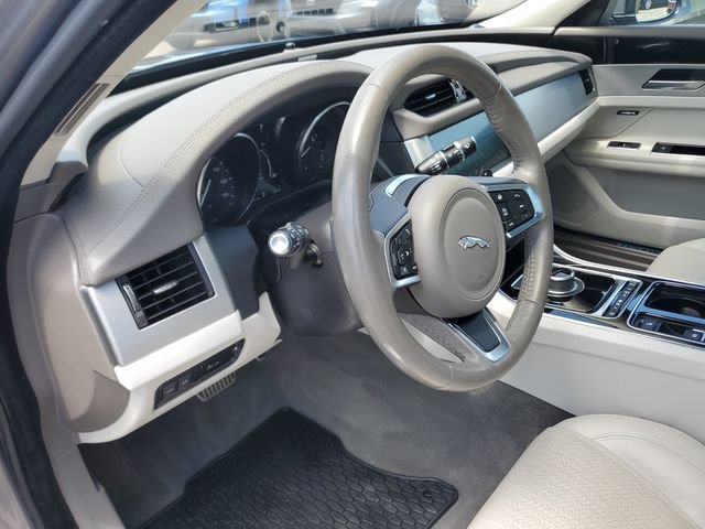 Used 2020 Jaguar XF Prestige AWD/4WD image 17