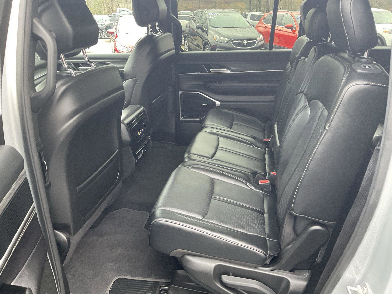 Used 2023 Jeep Wagoneer L Series II image 11