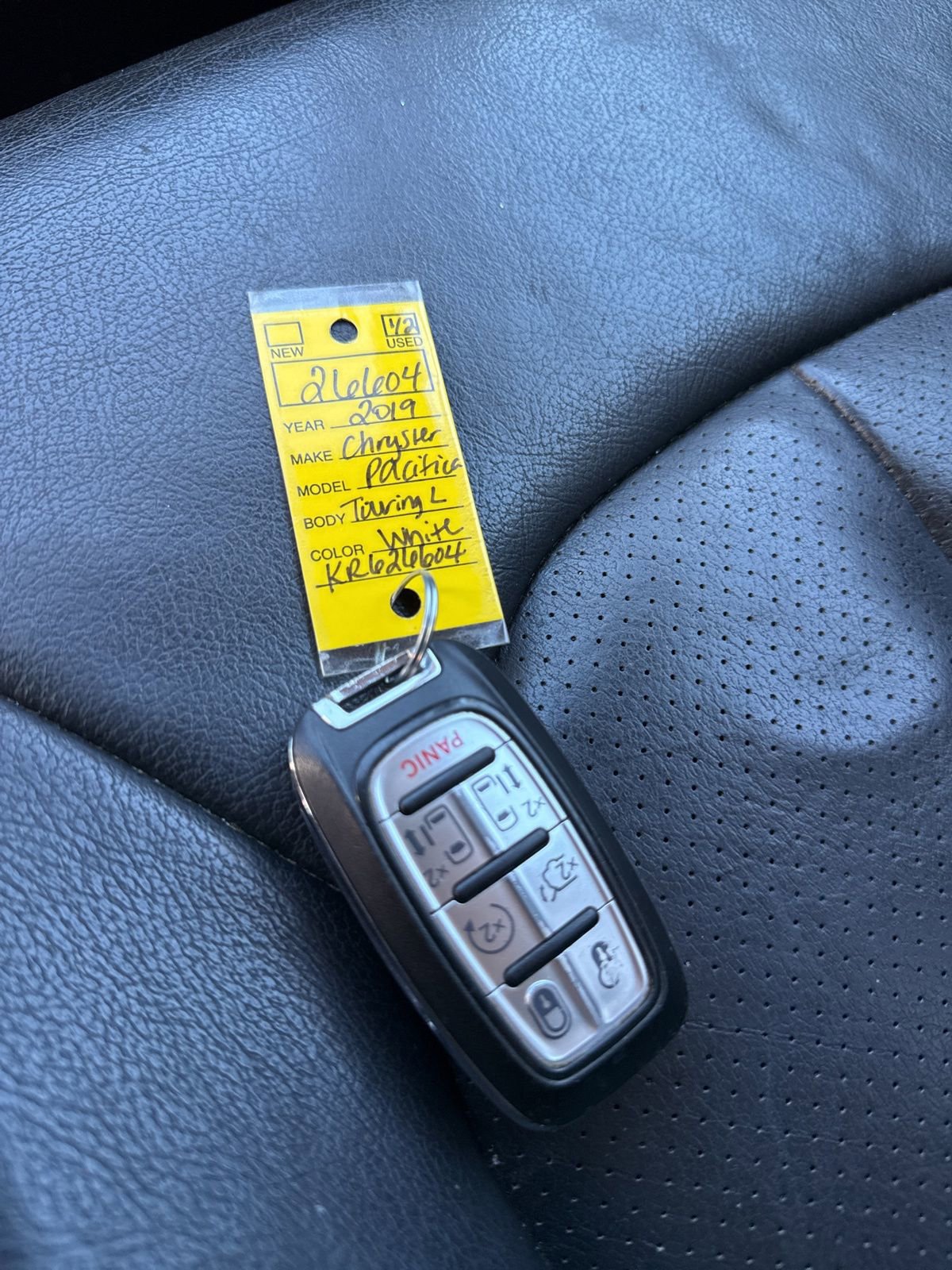 Used 2019 Chrysler Pacifica Touring-L image 10