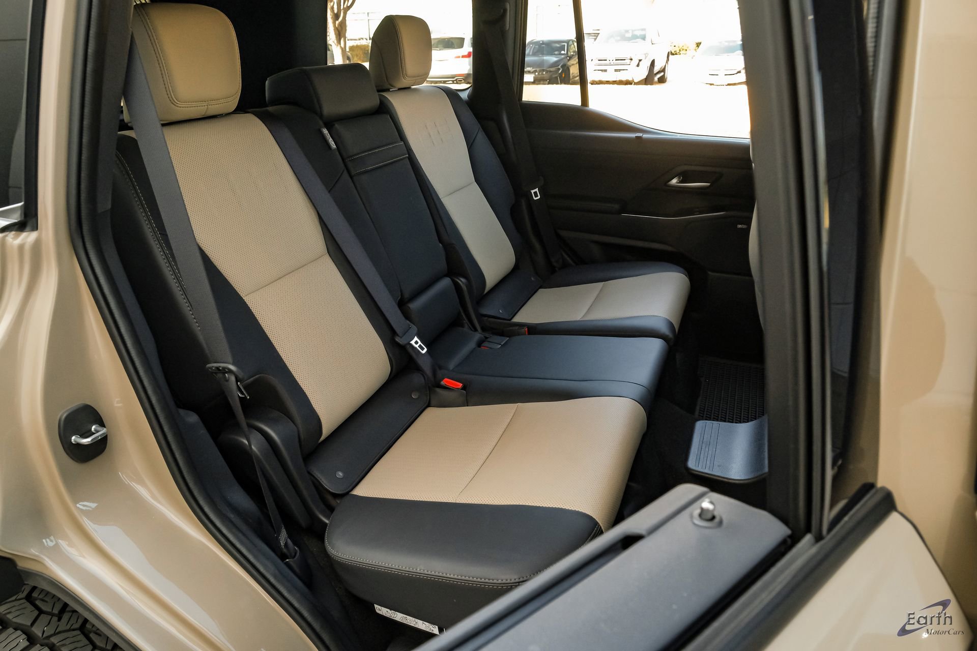 Used 2025 Lexus GX 550 w/ Accessory Package (CT) image 94