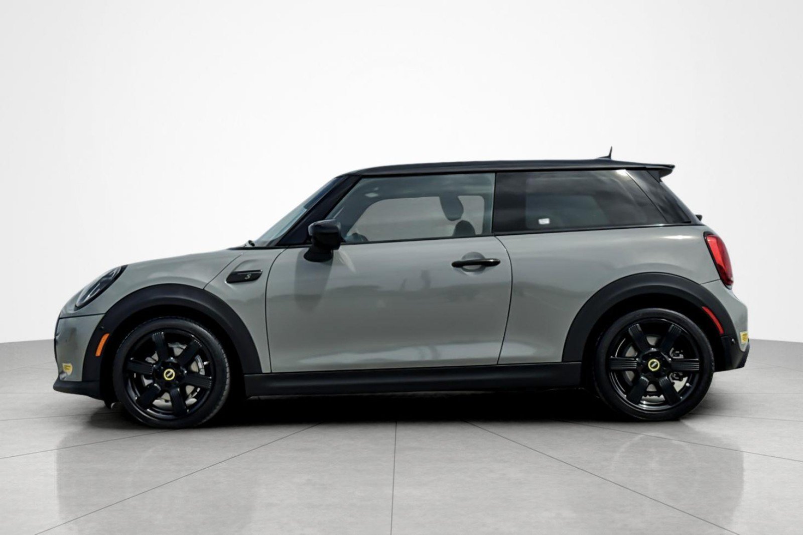 Used 2022 MINI Cooper SE FWD image 2