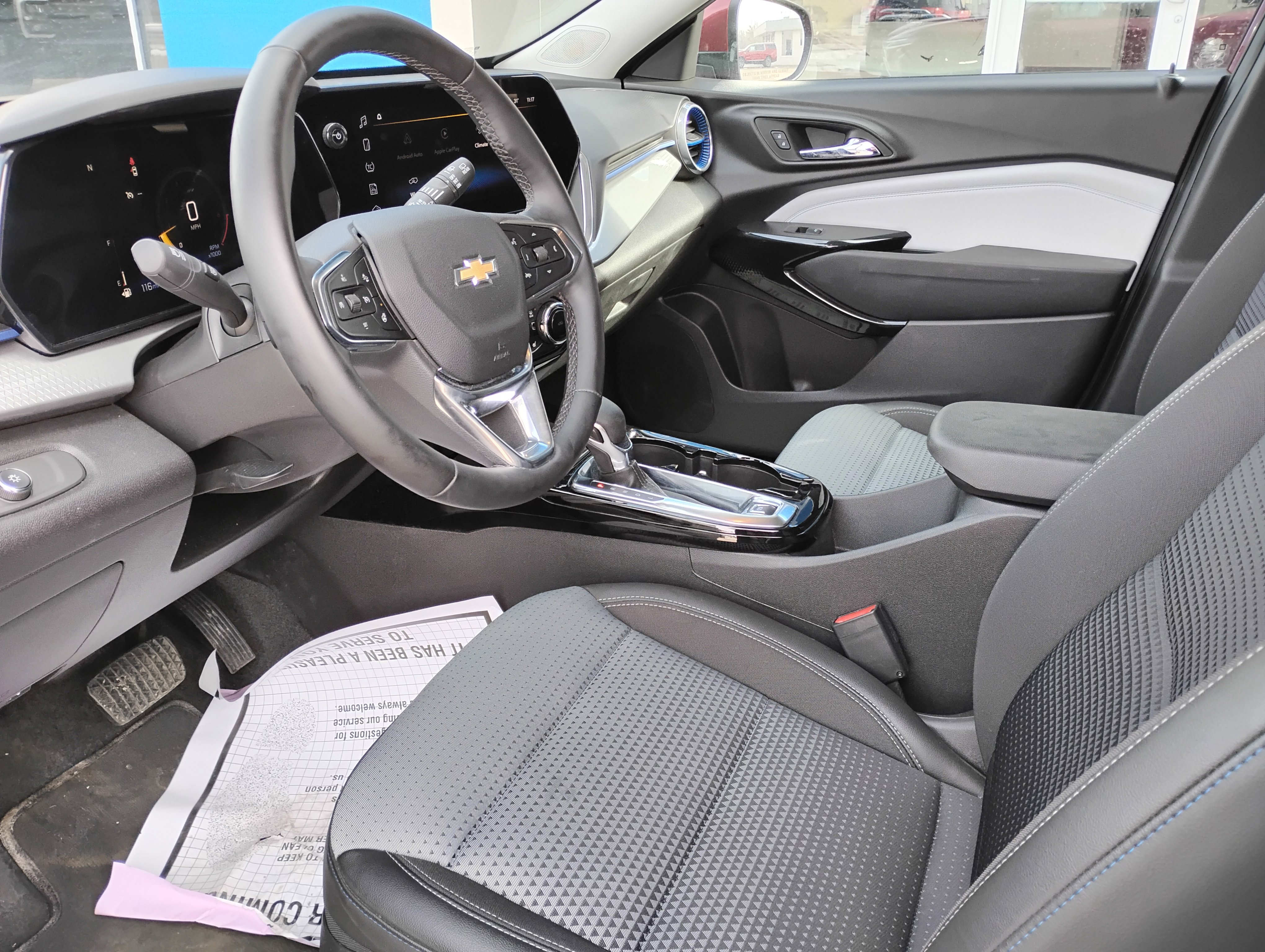 Used 2025 Chevrolet Trax LT w/ LT Convenience Package image 11