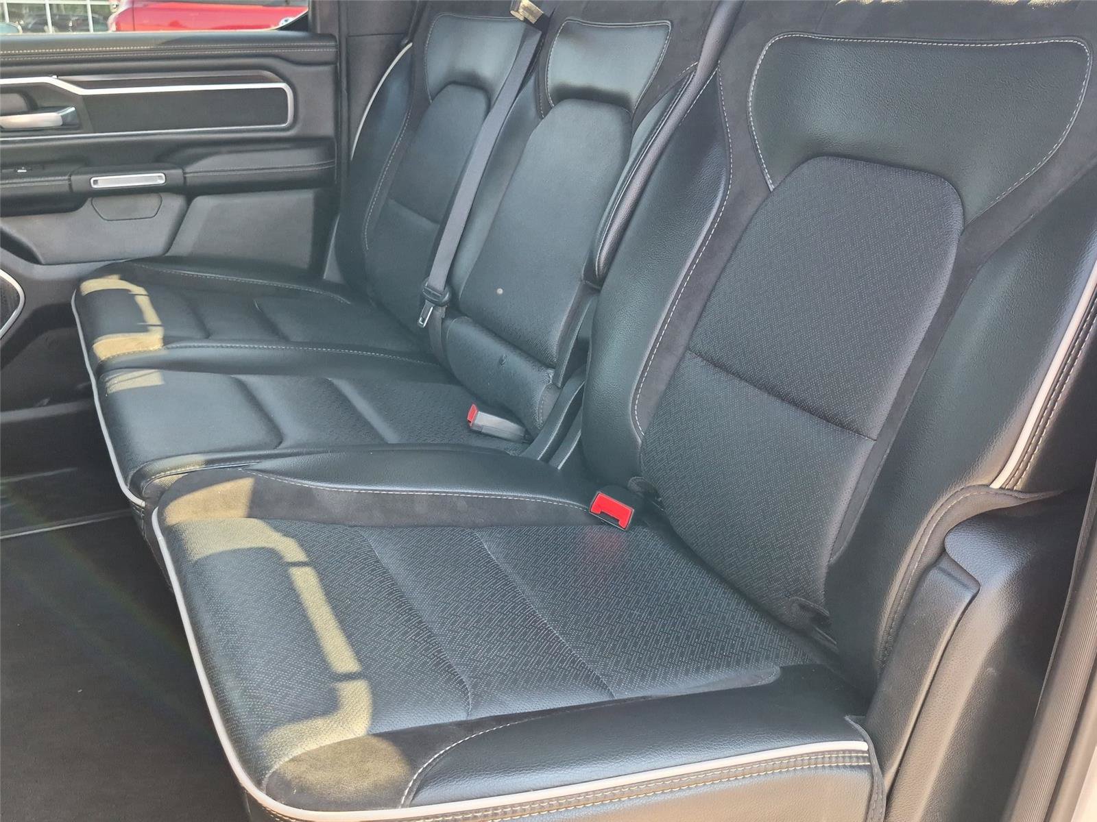 Used 2025 RAM 1500 Laramie AWD/4WD image 33