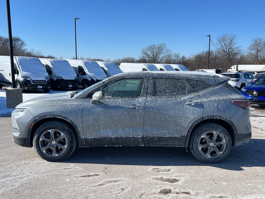 Used 2024 Chevrolet Blazer LT image 2