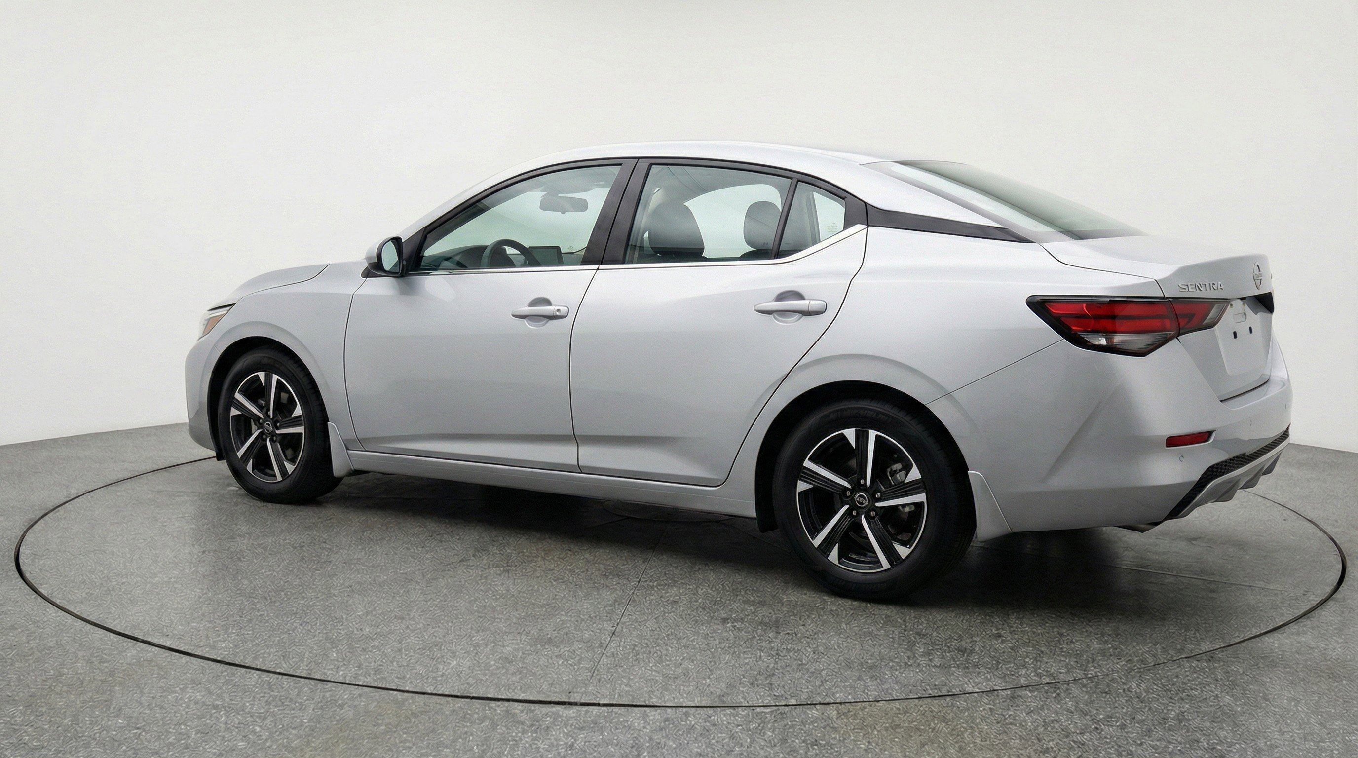 Used 2025 Nissan Sentra SV image 6