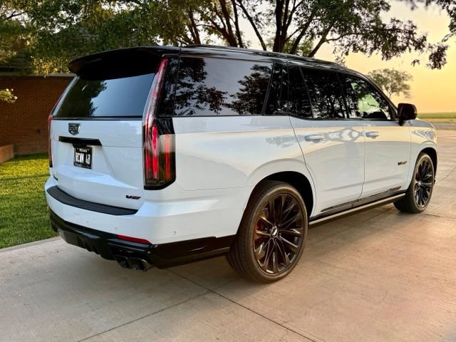 Used 2026 Cadillac Escalade V w/ LPO, ONYX Package AWD/4WD image 4