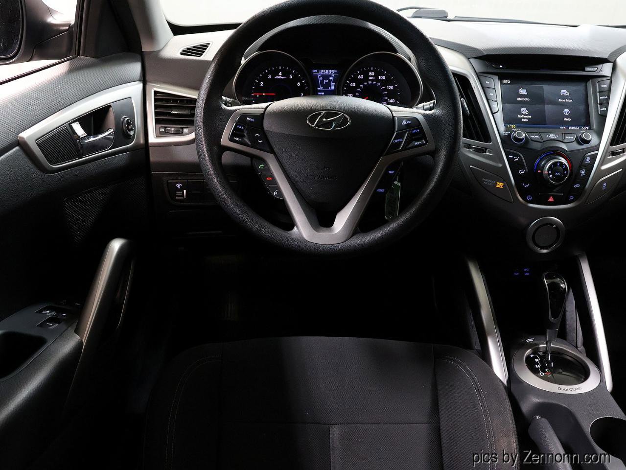 Used 2016 Hyundai Veloster FWD image 16
