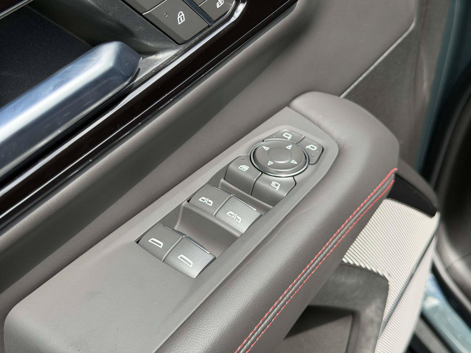 Used 2026 GMC Yukon AT4 Ultimate AWD/4WD image 7