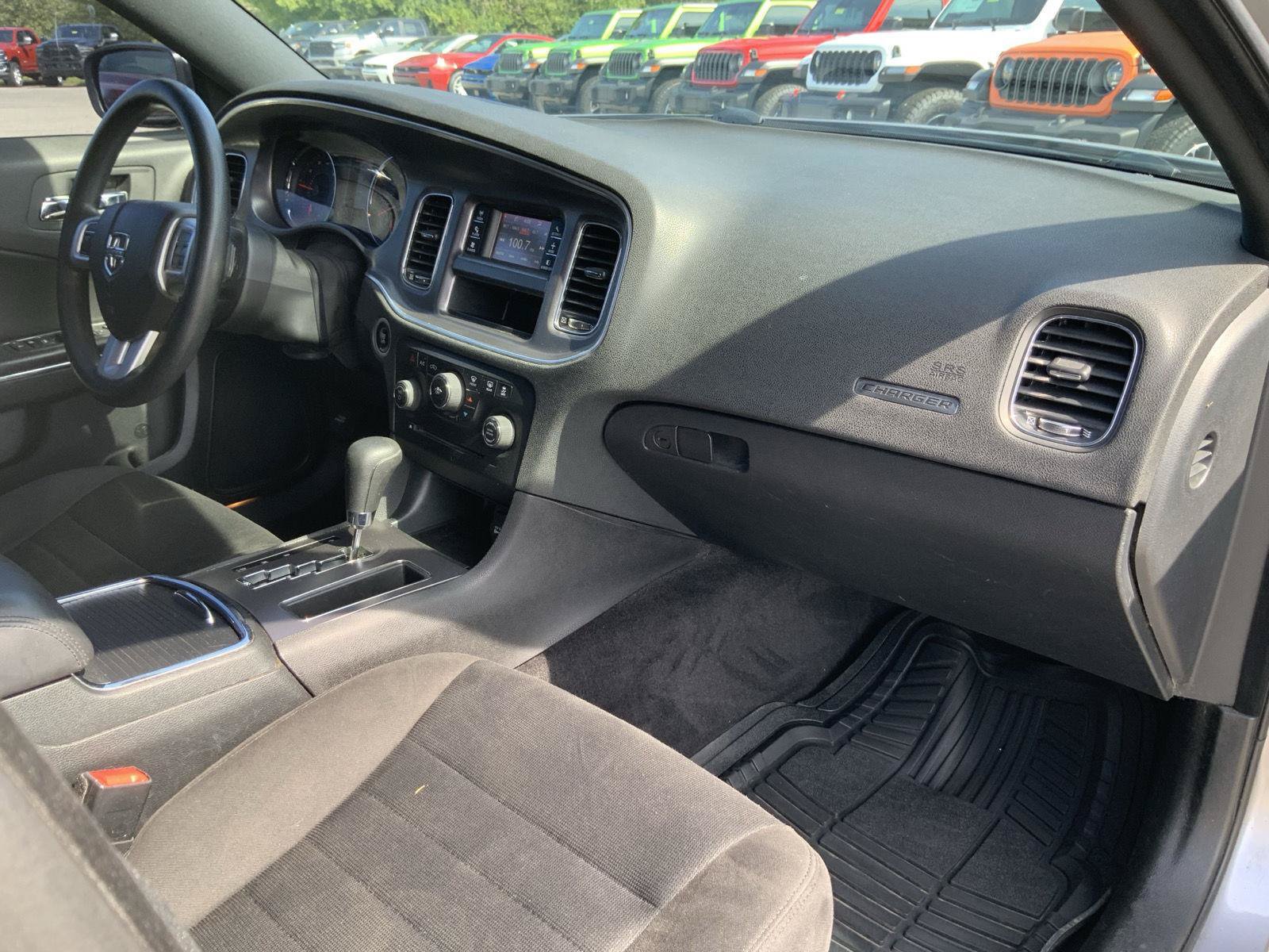 Used 2014 Dodge Charger SE RWD image 43