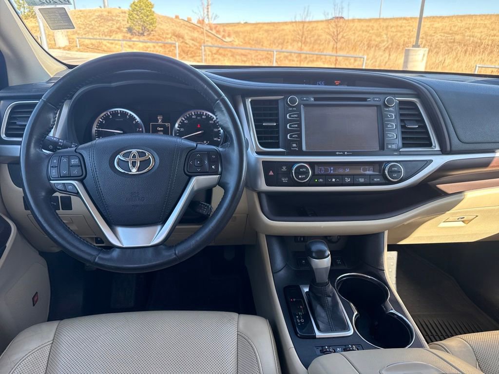 Used 2015 Toyota Highlander Limited image 18