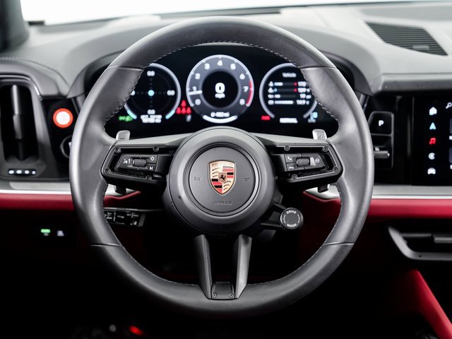 Used 2025 Porsche Cayenne image 13