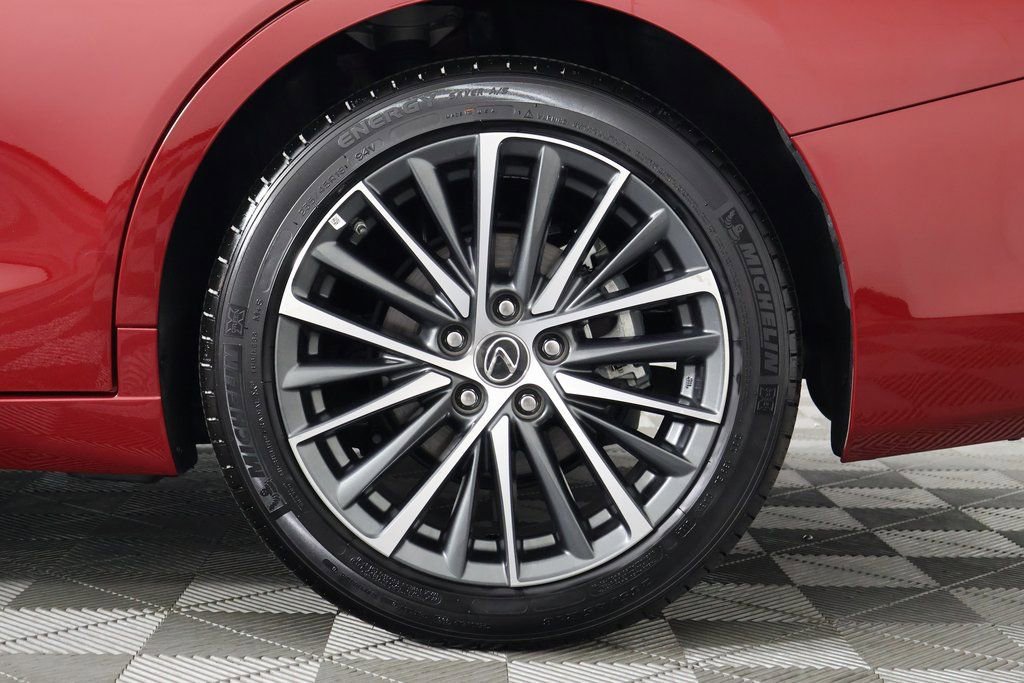 Certified 2025 Lexus ES 300h w/ Premium Package image 16