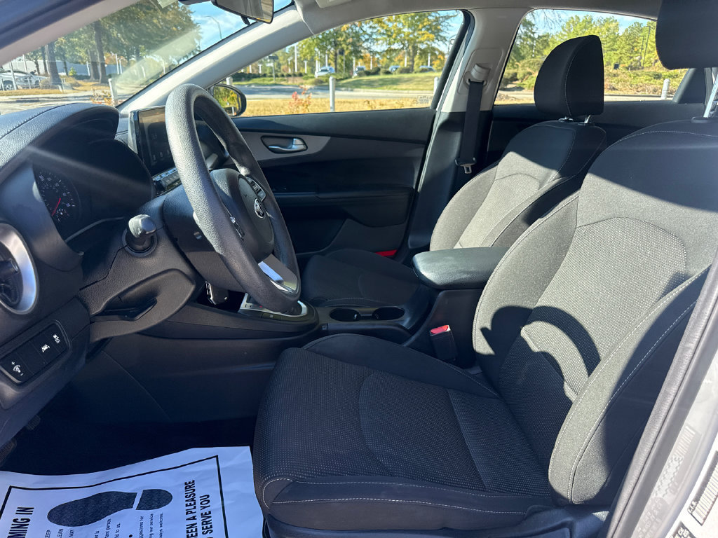 Used 2020 Kia Forte LXS FWD image 12