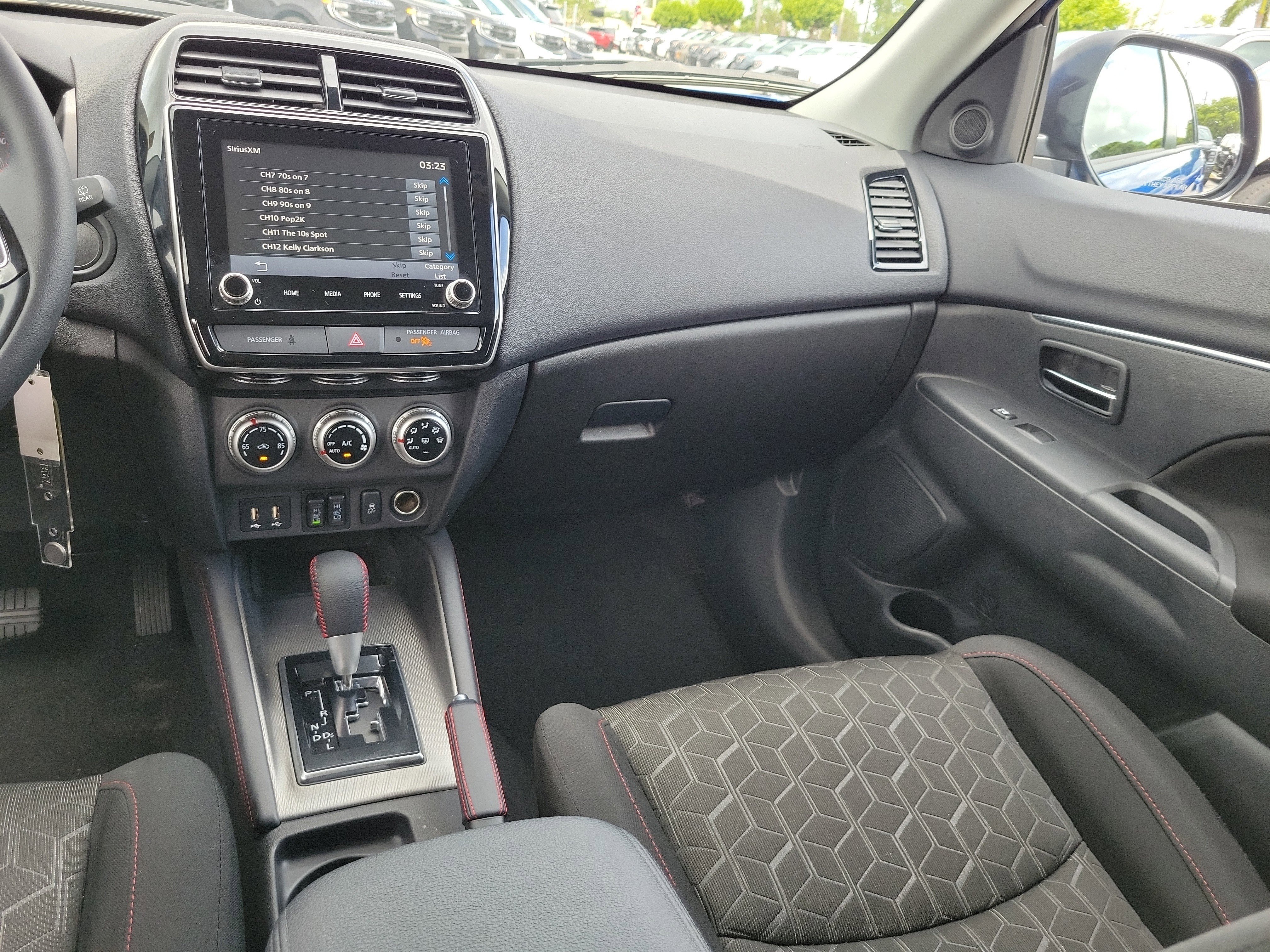 Used 2025 Mitsubishi Outlander Sport LE AWD/4WD image 17