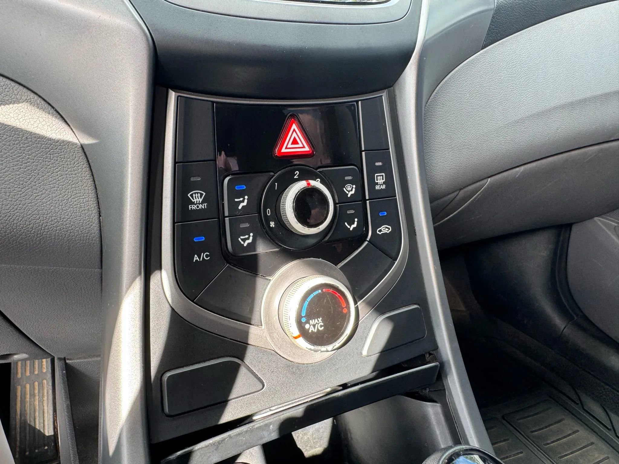 Used 2016 Hyundai Elantra SE image 18