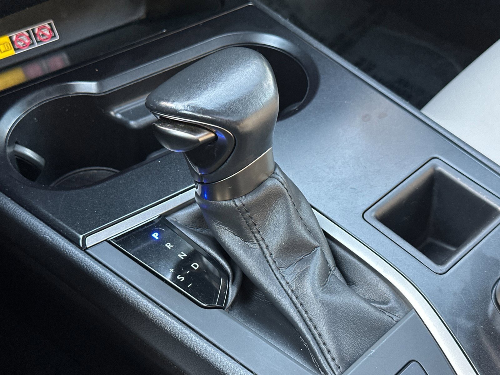 Used 2023 Lexus UX 250h FWD w/ Accessory Package (Z2) image 24