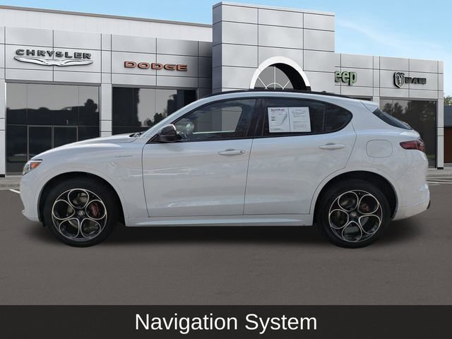 Used 2023 Alfa Romeo Stelvio Veloce image 5