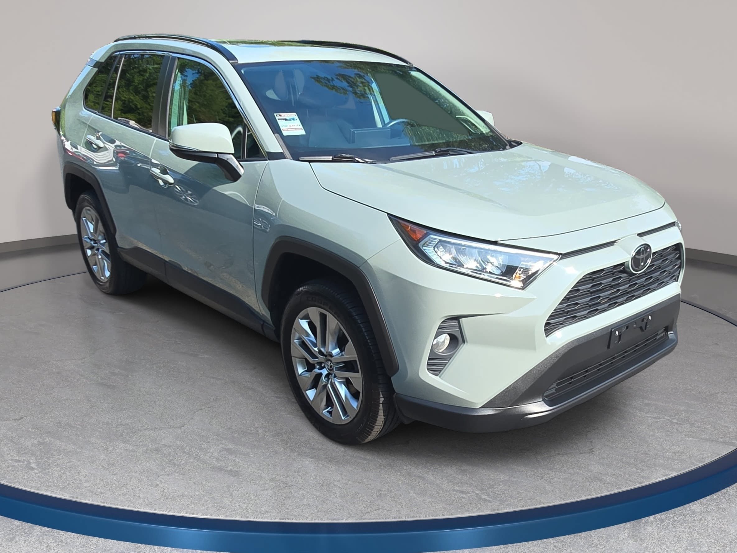 Used 2020 Toyota RAV4 XLE Premium AWD/4WD image 3