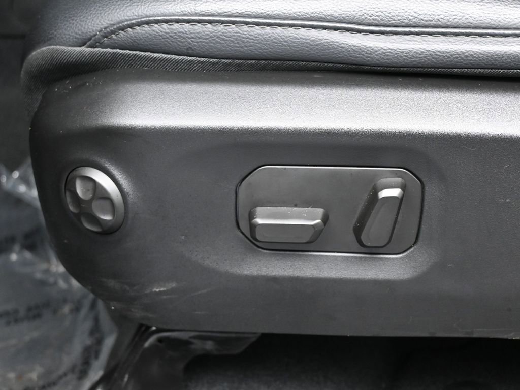 Used 2024 Jeep Wrangler Sahara image 12