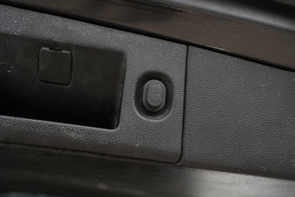 Used 2017 GMC Yukon Denali w/ Open Road Package image 16