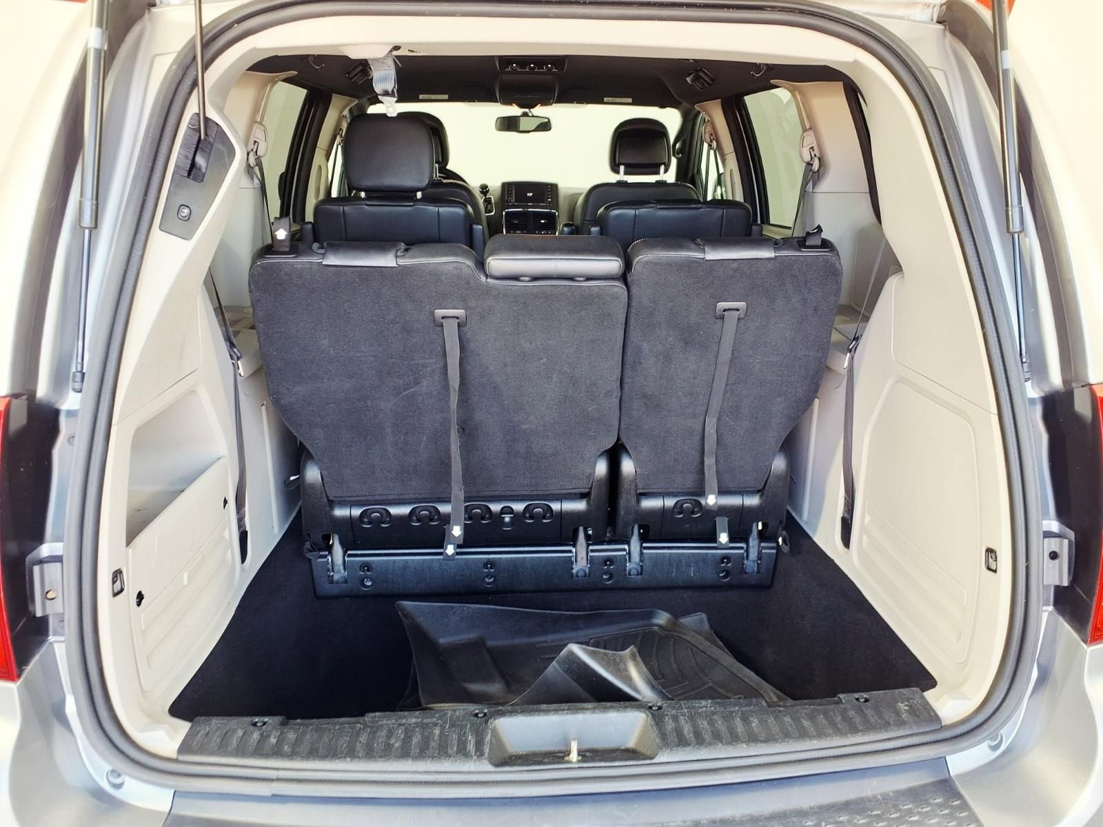 Used 2017 Dodge Grand Caravan SXT FWD image 8