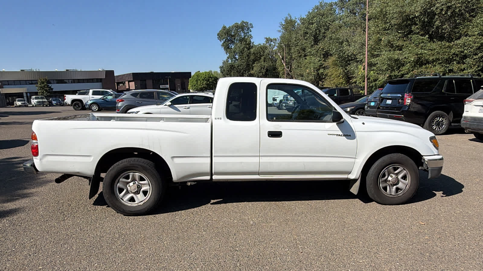 Used 2001 Toyota Tacoma 2WD Xtracab w/ SR5 Pkg w/ Chrome Pkg image 4