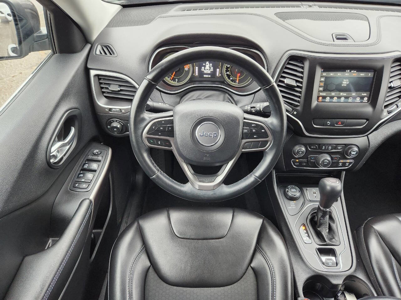 Used 2019 Jeep Cherokee Latitude Plus image 16