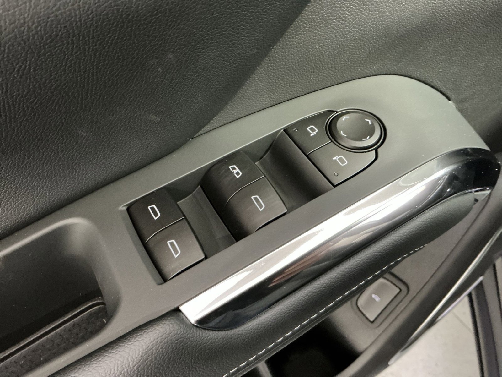 New 2026 Chevrolet Traverse LT w/ Enhanced Driving Package image 23