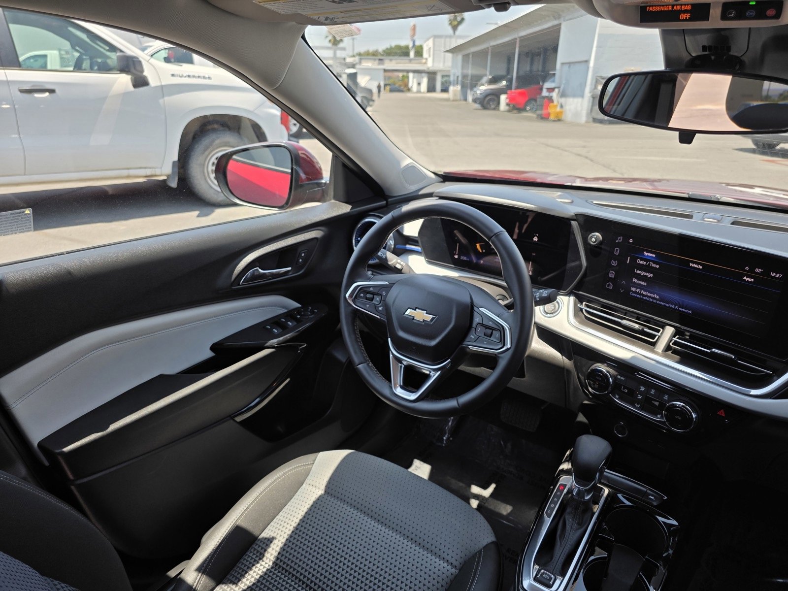 Certified 2025 Chevrolet Trax LT w/ Driver Confidence Package image 18