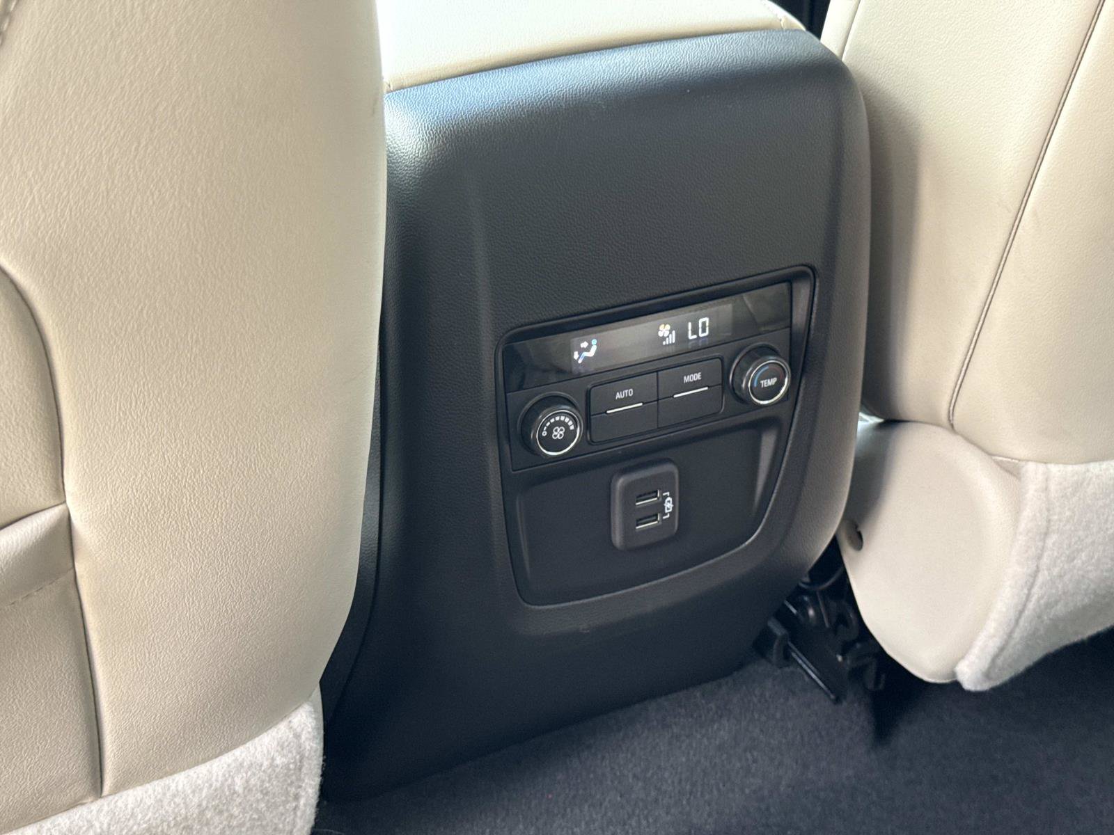 Used 2023 Buick Enclave Essence AWD/4WD image 17
